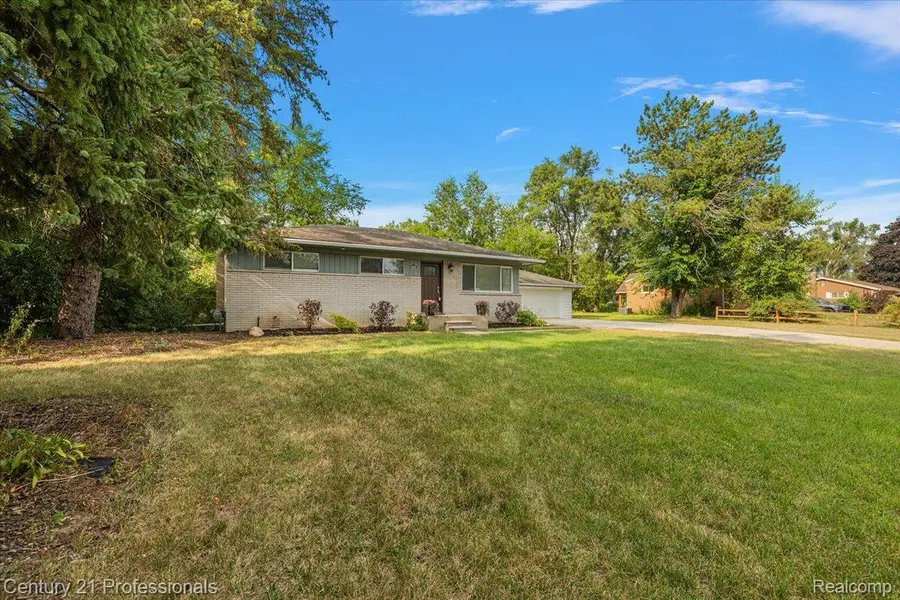 6676 Northview Drive, Clarkston, MI 48346 - #3