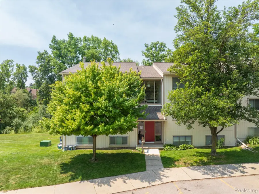 1693 Riverside Drive #3, Rochester Hills, MI 48309 - #2
