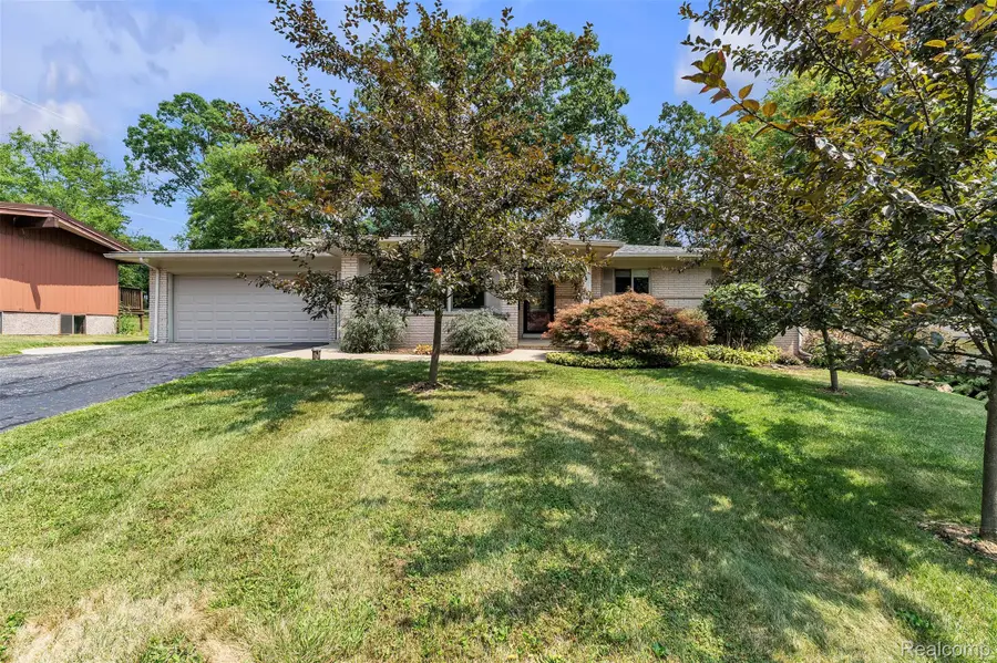 5728 Warbler Drive, Clarkston, MI 48346 - #3