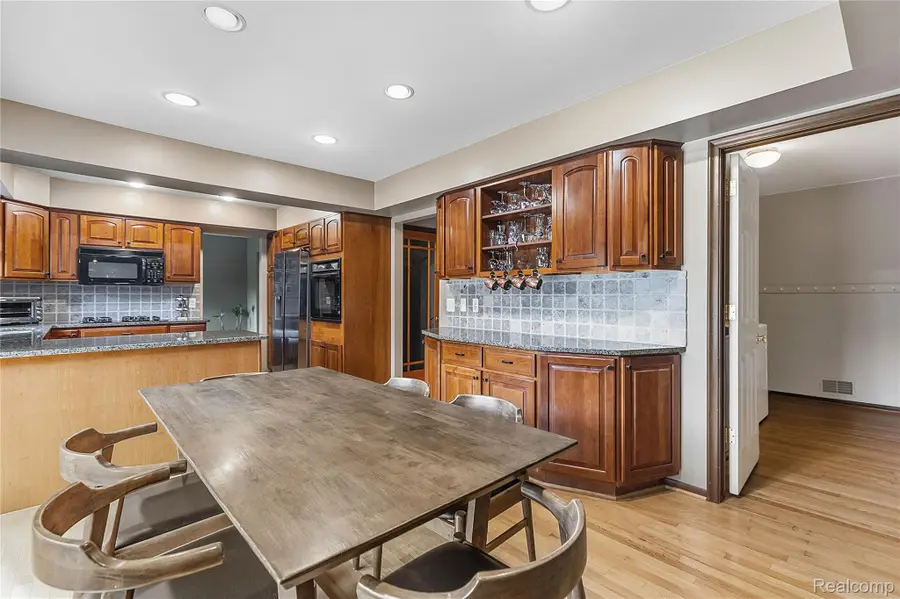 2066 Jeffrey Drive, Troy, MI 48085 - #2