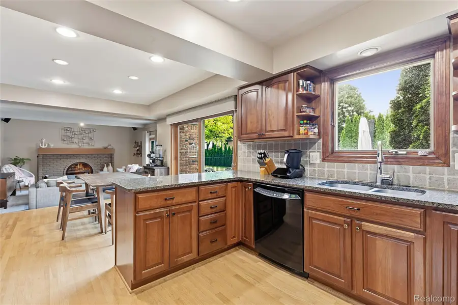 2066 Jeffrey Drive, Troy, MI 48085 - #3