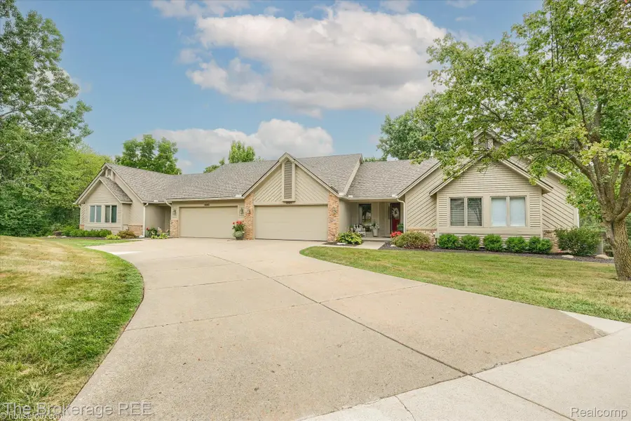 8101 Sawgrass Trail, Grand Blanc, MI 48439 - #2