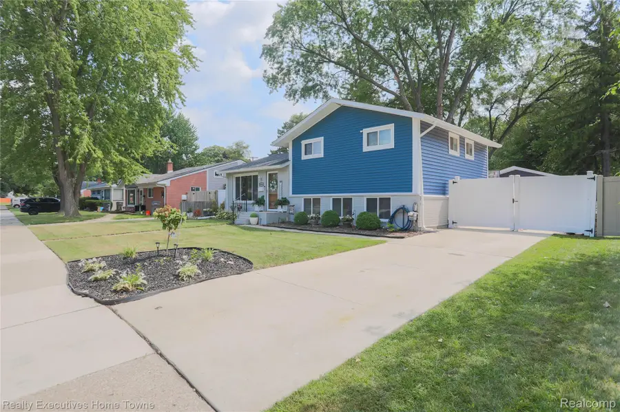 35924 Vaughn Street, Clinton Township, MI 48035 - #3