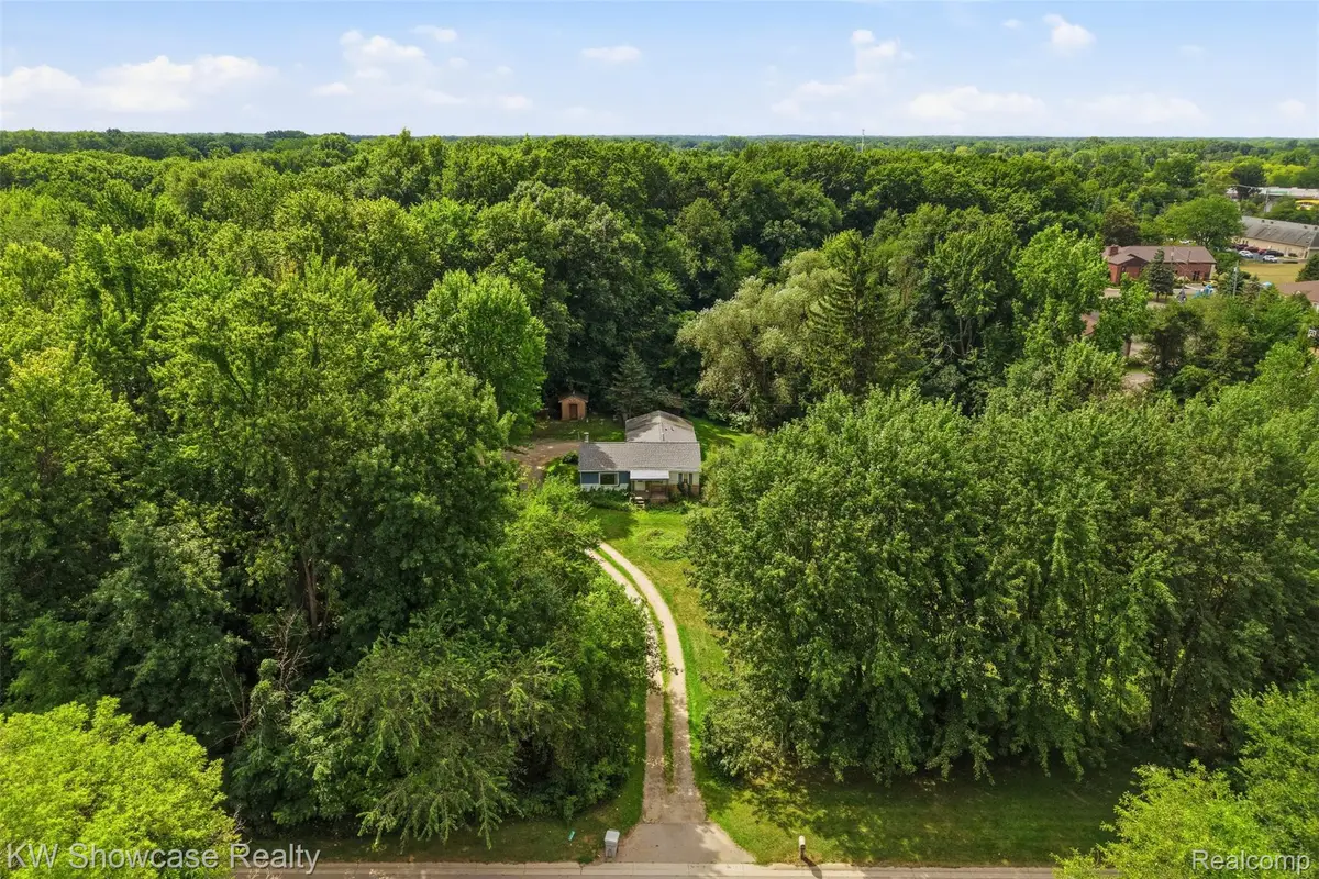 60677 9 Mile Road, South Lyon, MI 48178 - #1