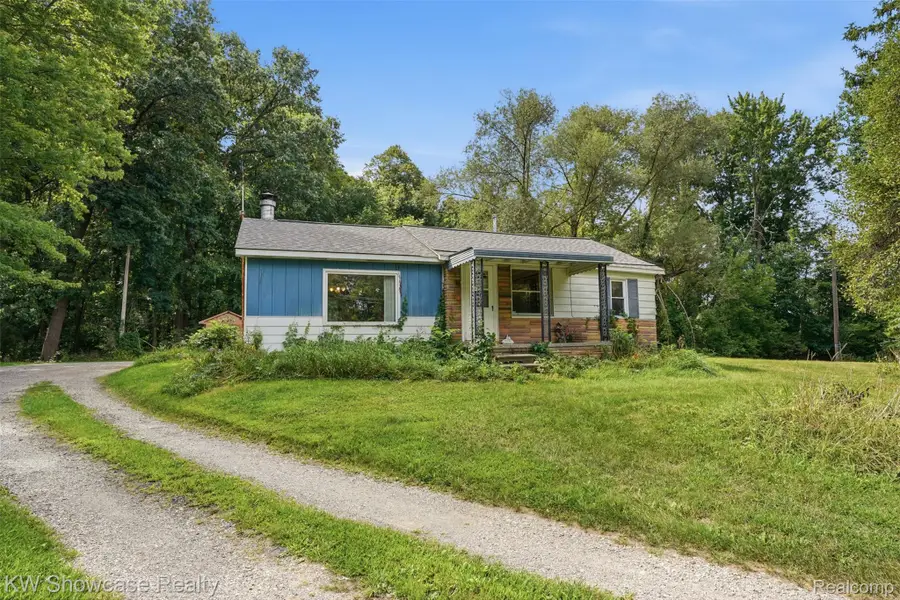 60677 9 Mile Road, South Lyon, MI 48178 - #2