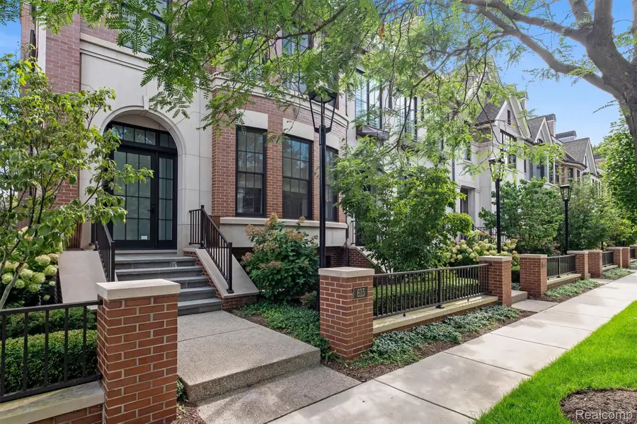 615 W Brown Street, Birmingham, MI 48009 - #2