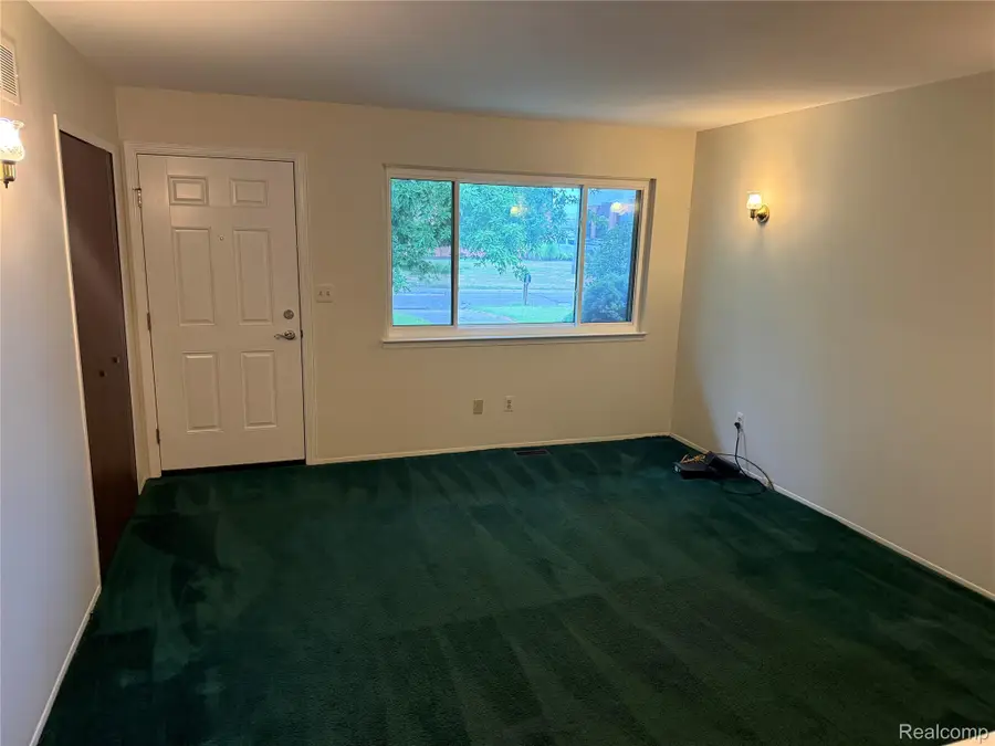 37651 Amrhein Road, Livonia, MI 48150 - #2