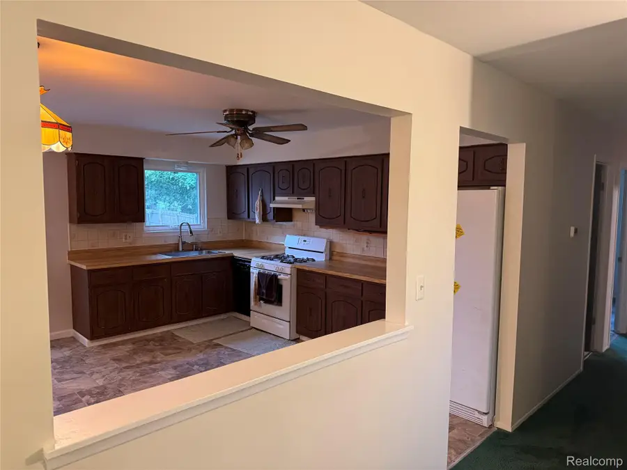 37651 Amrhein Road, Livonia, MI 48150 - #3
