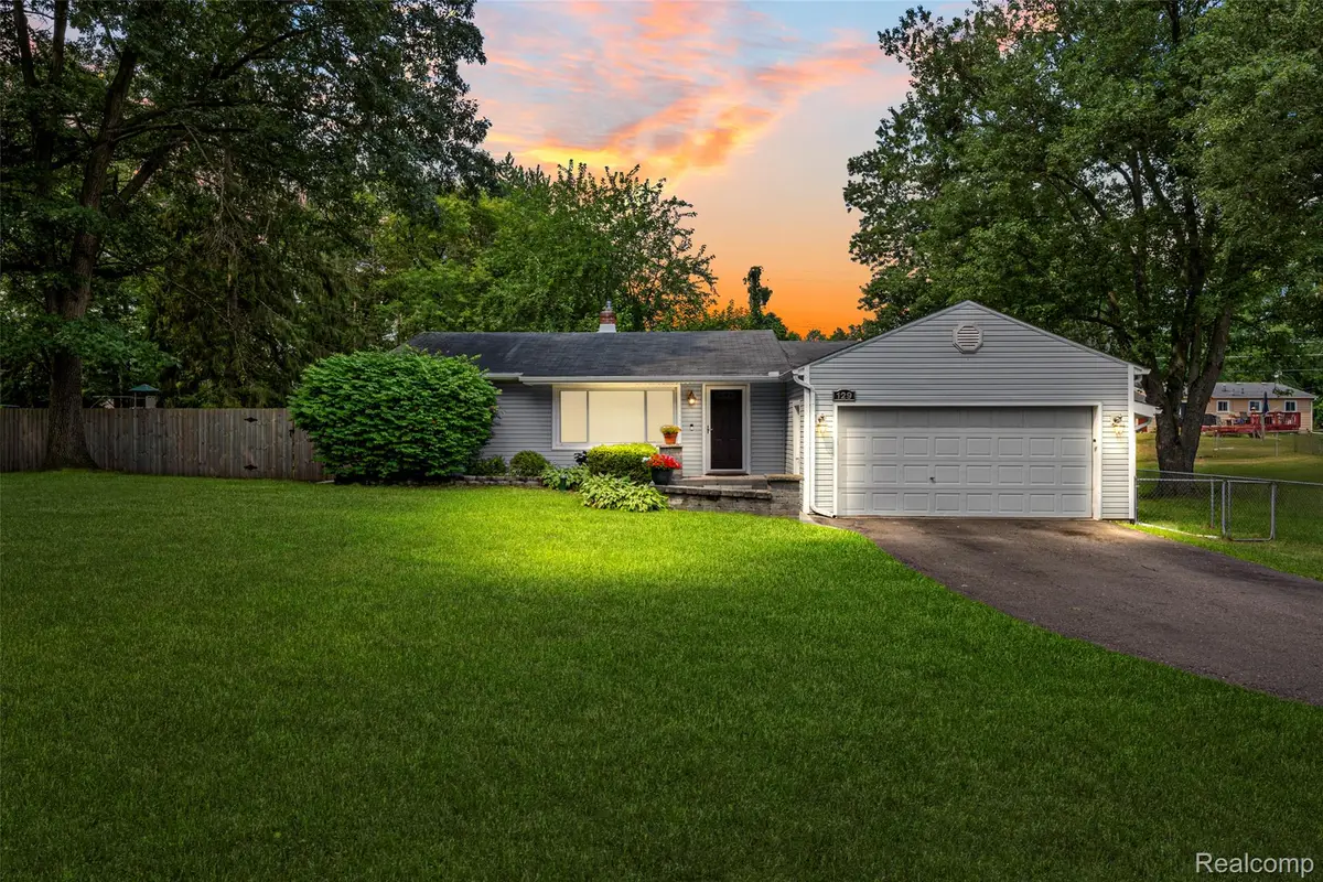 129 E Beechdale Street, Commerce Township, MI 48382 - #1