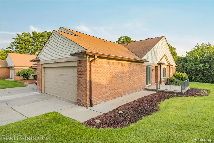 20640 Palm Meadow Drive, Clinton Township, MI 48036 - #2