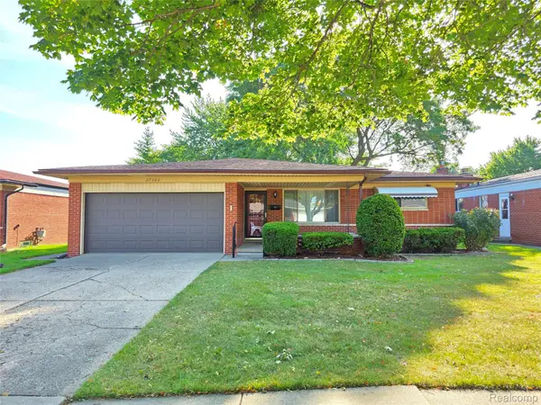 27260 Newport Drive, Warren, MI 48088