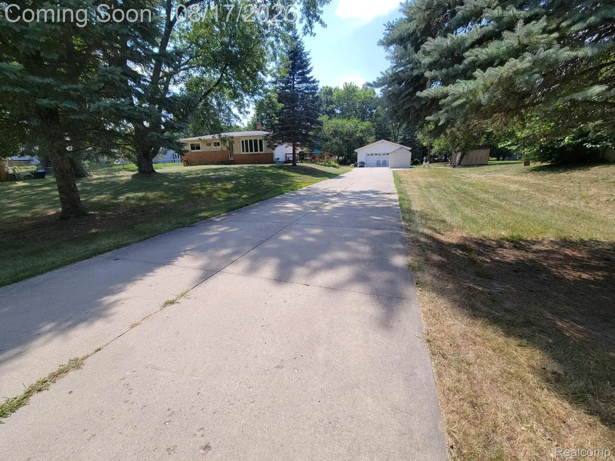 655 Reynolds Drive, Waterford, MI 48328 - #1