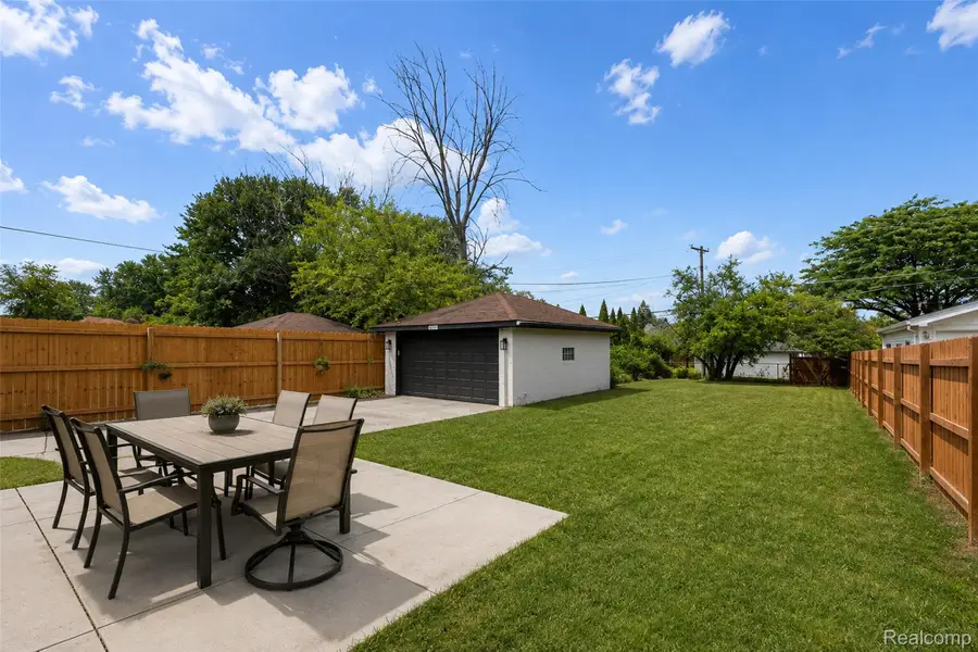 22679 O'connor Street, Saint Clair Shores, MI 48080 - #2
