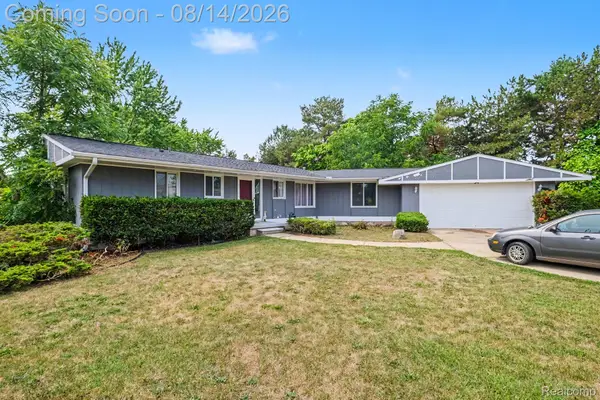 1034 Woodworth Drive, GrandBlanc, MI 48439