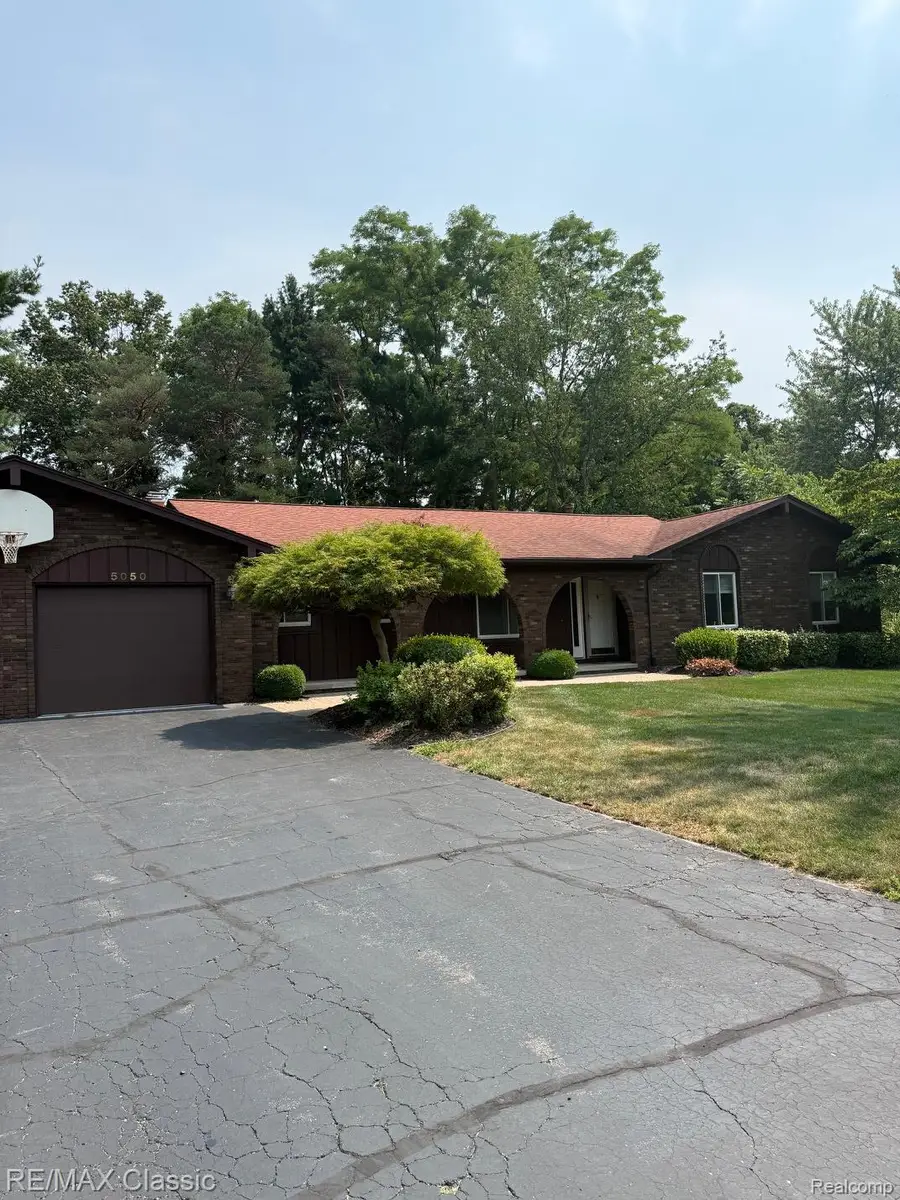 5050 Winewood Lane, Commerce Township, MI 48382 - #2