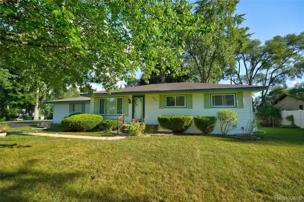 735 Amberwood Street, AuburnHills, MI 48326