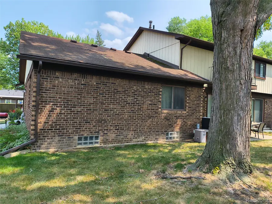 28414 Queens Court, Warren, MI 48093 - #3