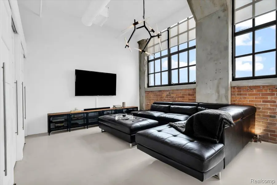 6533 E Jefferson Avenue #703, Detroit, MI 48207 - #3