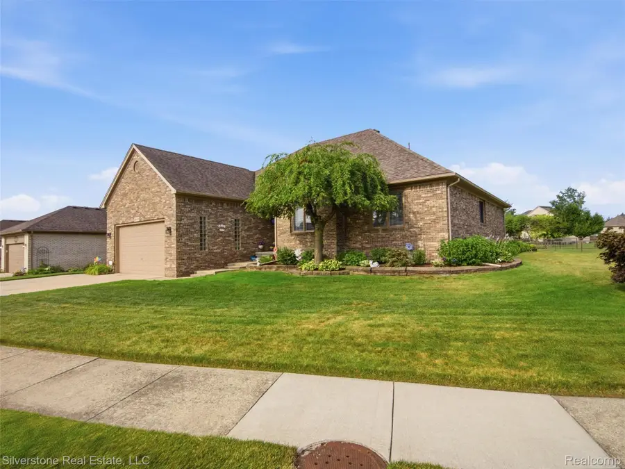 54439 Nicholas, Macomb, MI 48042 - #2