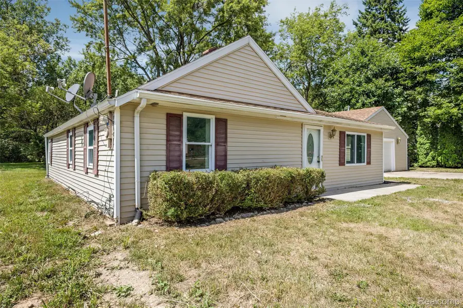 1156 Rinn Street, Burton, MI 48509 - #3