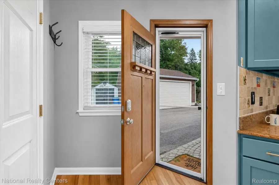560 Black Oaks Trail, Howell, MI 48843 - #3