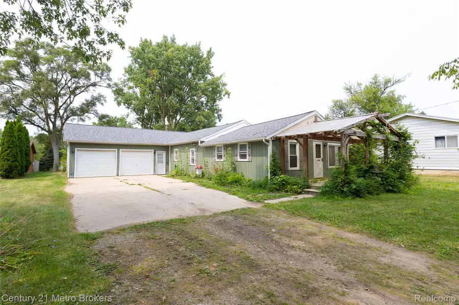 3063 Stockbridge Street, Flint, MI 48506 - #2