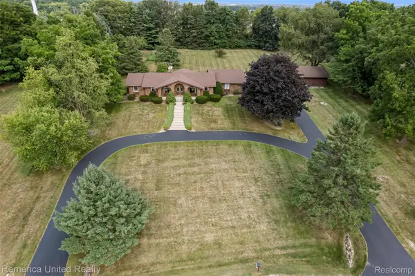 59245 Bishop Road, NewHudson, MI 48165