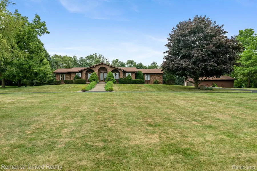 59245 Bishop Road, New Hudson, MI 48165 - #2