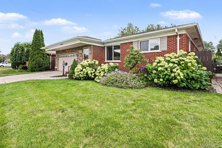 22406 Barton Street, Saint Clair Shores, MI 48081 - #3