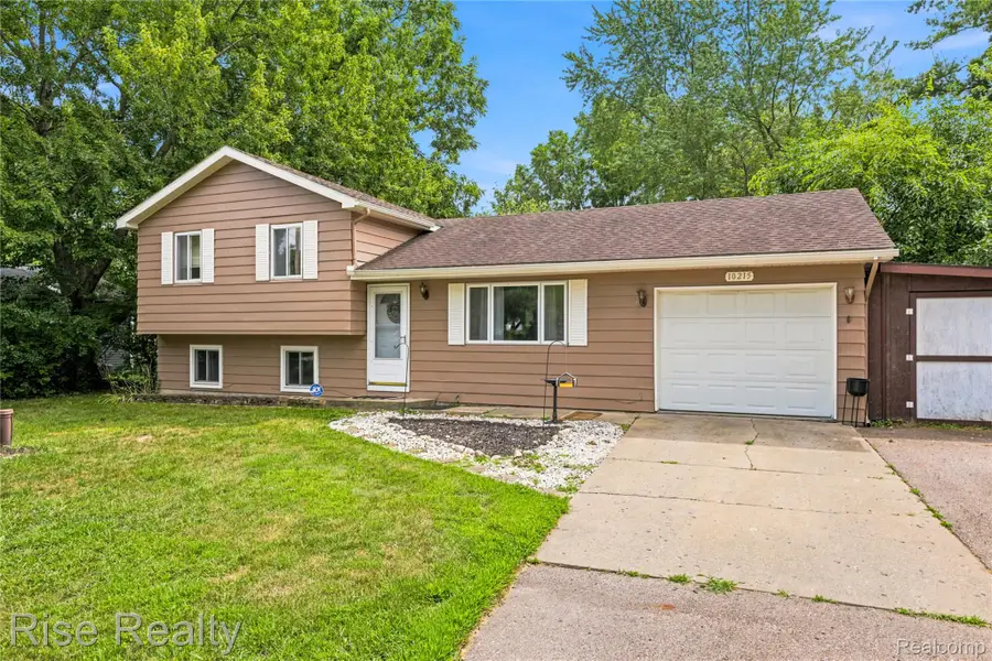 10215 W Frances Road, Flushing, MI 48433 - #2