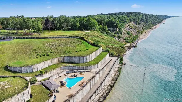 615 Sul Lago S, BentonHarbor, MI 49022