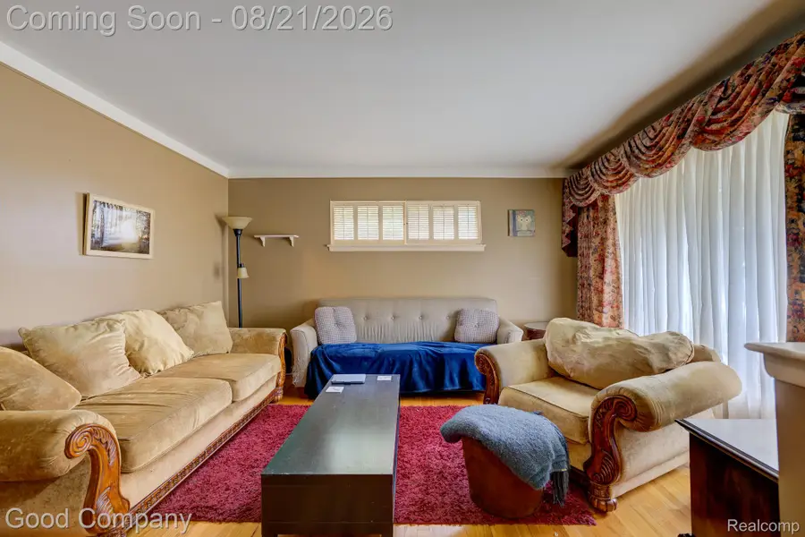 910 School Street, Clawson, MI 48017 - #2