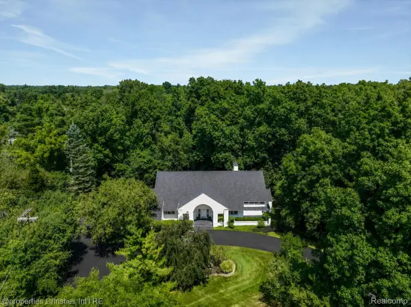 23658 Shagwood Drive, BinghamFarms, MI 48025