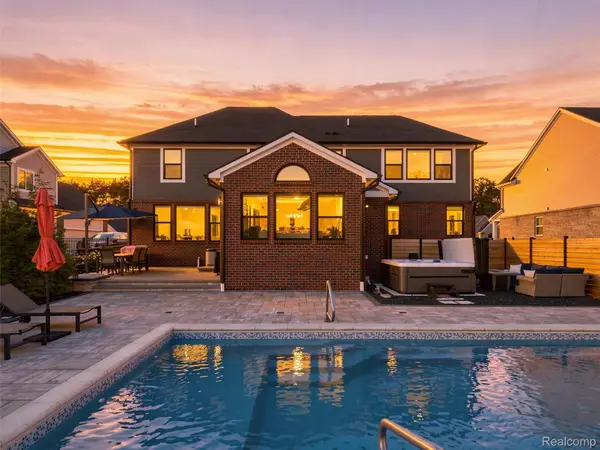 4142 Ascott Lane, WalledLake, MI 48390