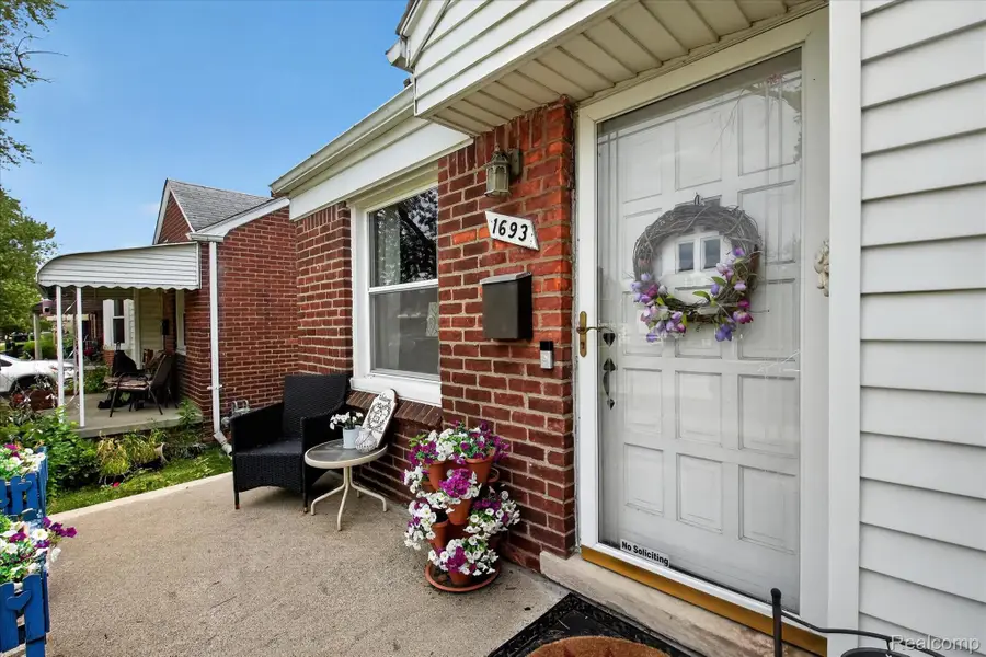 1693 Riverbank Street, Lincoln Park, MI 48146 - #3
