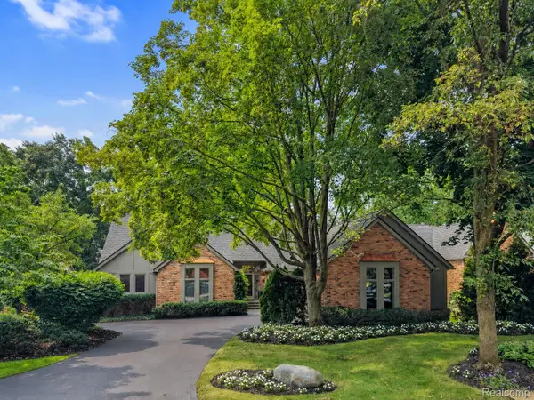 213 Norcliff Drive, BloomfieldHills, MI 48302