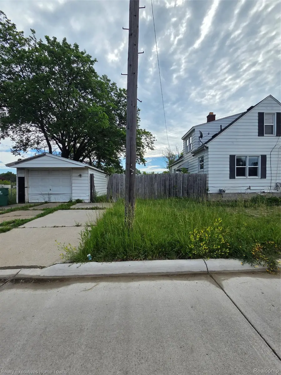 16409 Owen Avenue, Eastpointe, MI 48021 - #3