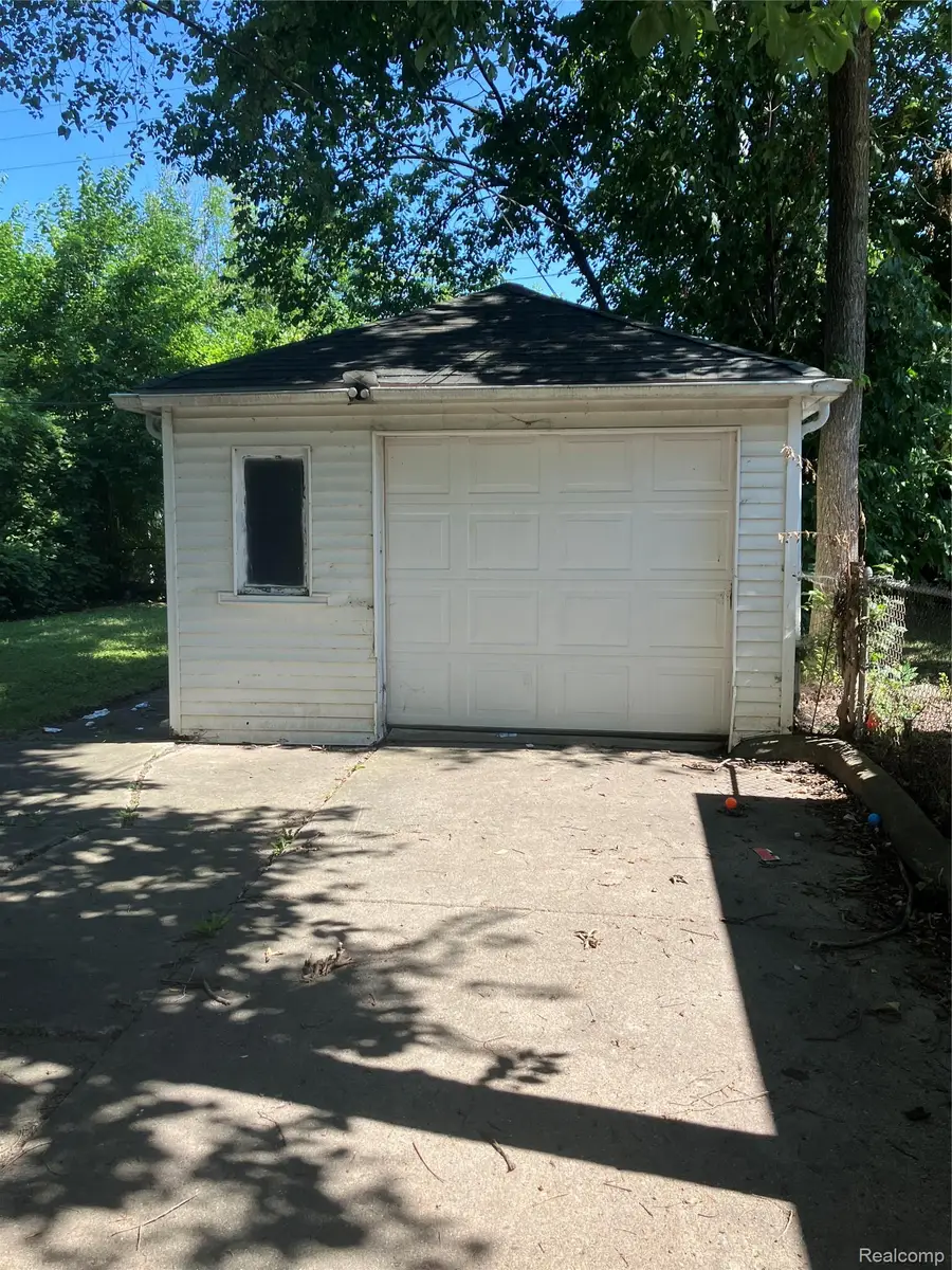 20485 Elkhart Street, Harper Woods, MI 48225 - #2