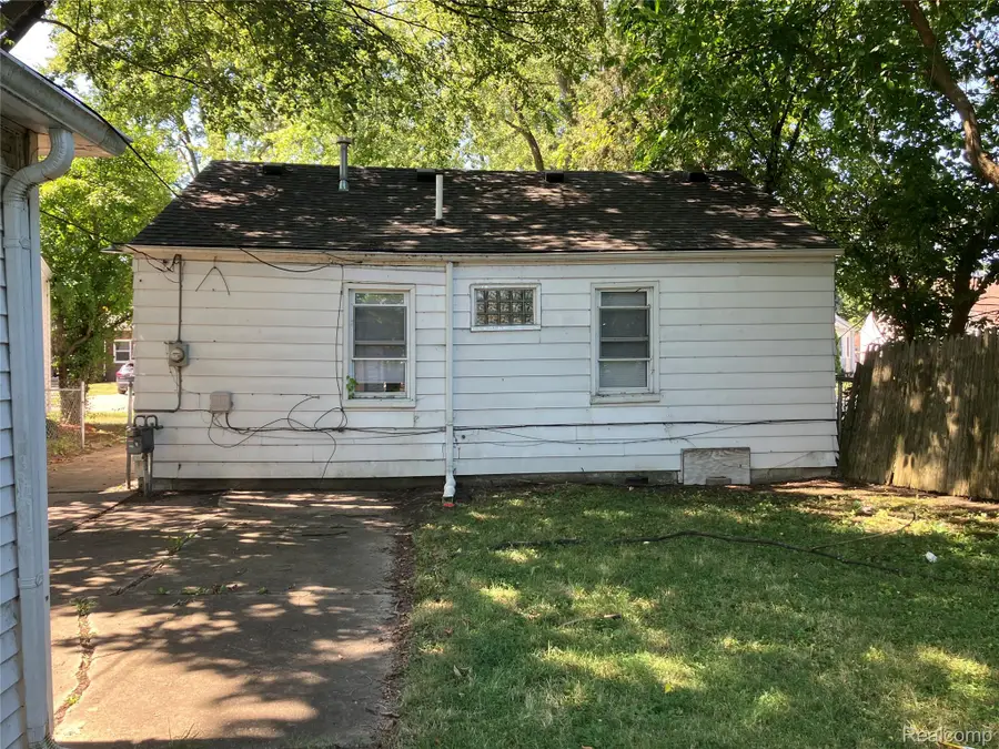 20485 Elkhart Street, Harper Woods, MI 48225 - #3