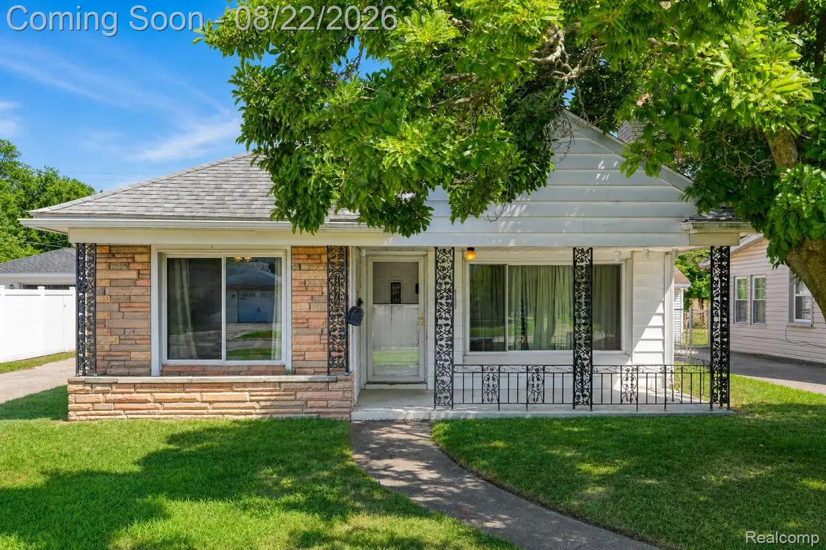7472 N Vernon Street, Dearborn Heights, MI 48127 - #1