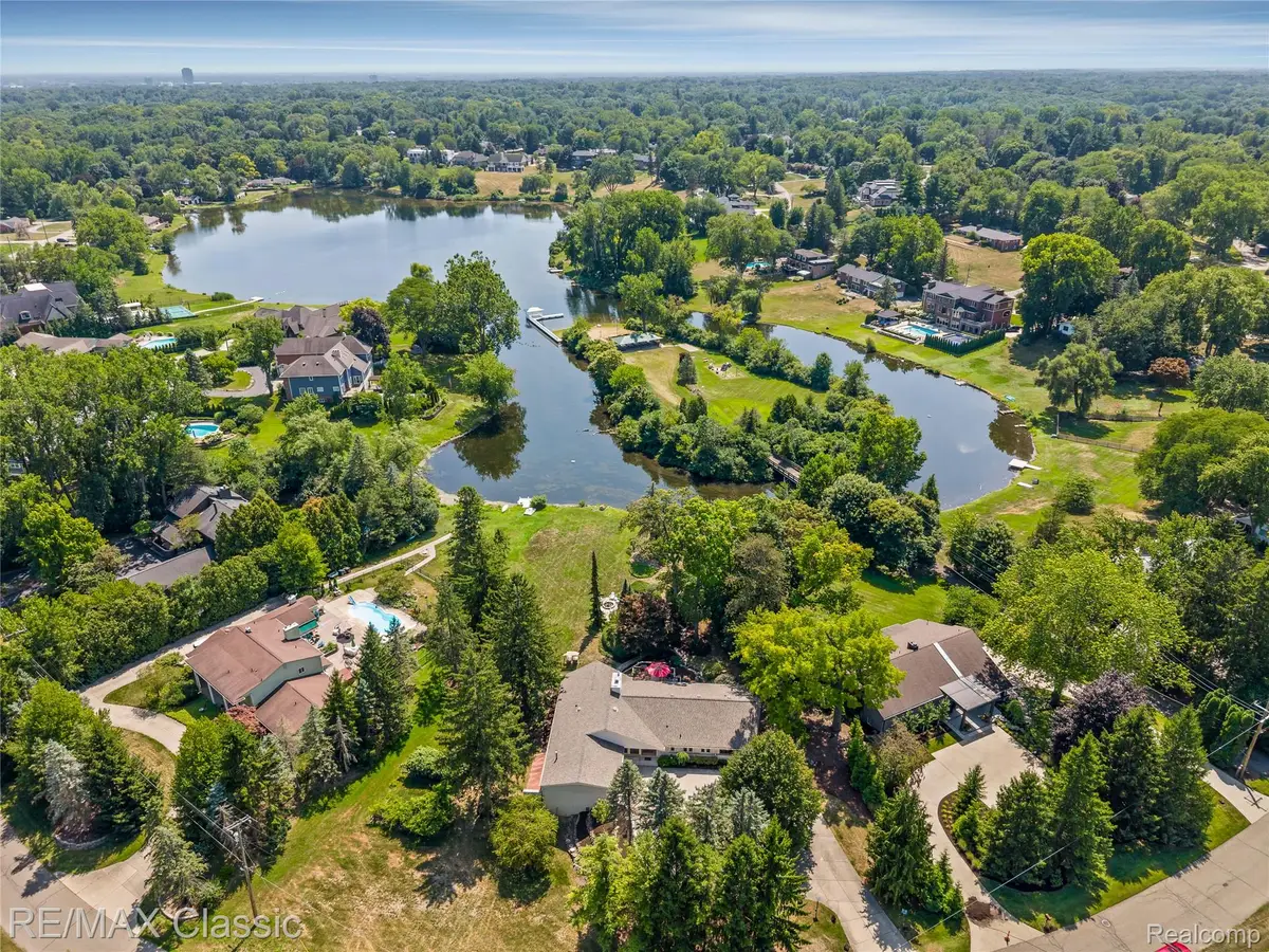 6600 Valley Spring Road, Bloomfield, MI 48301 - #1