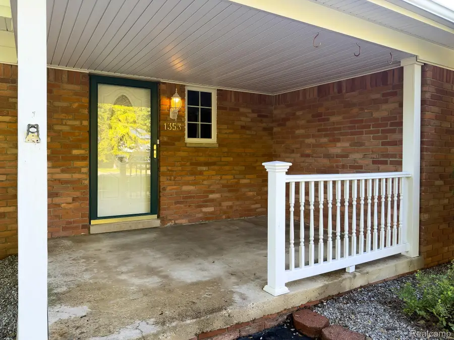 1353 Alhi Street, Waterford, MI 48328 - #3