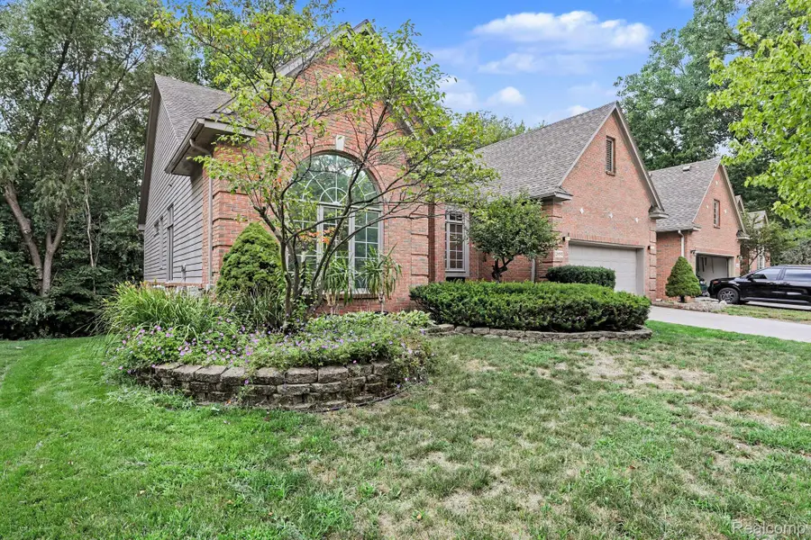 25890 Abbey Drive, Novi, MI 48374 - #2
