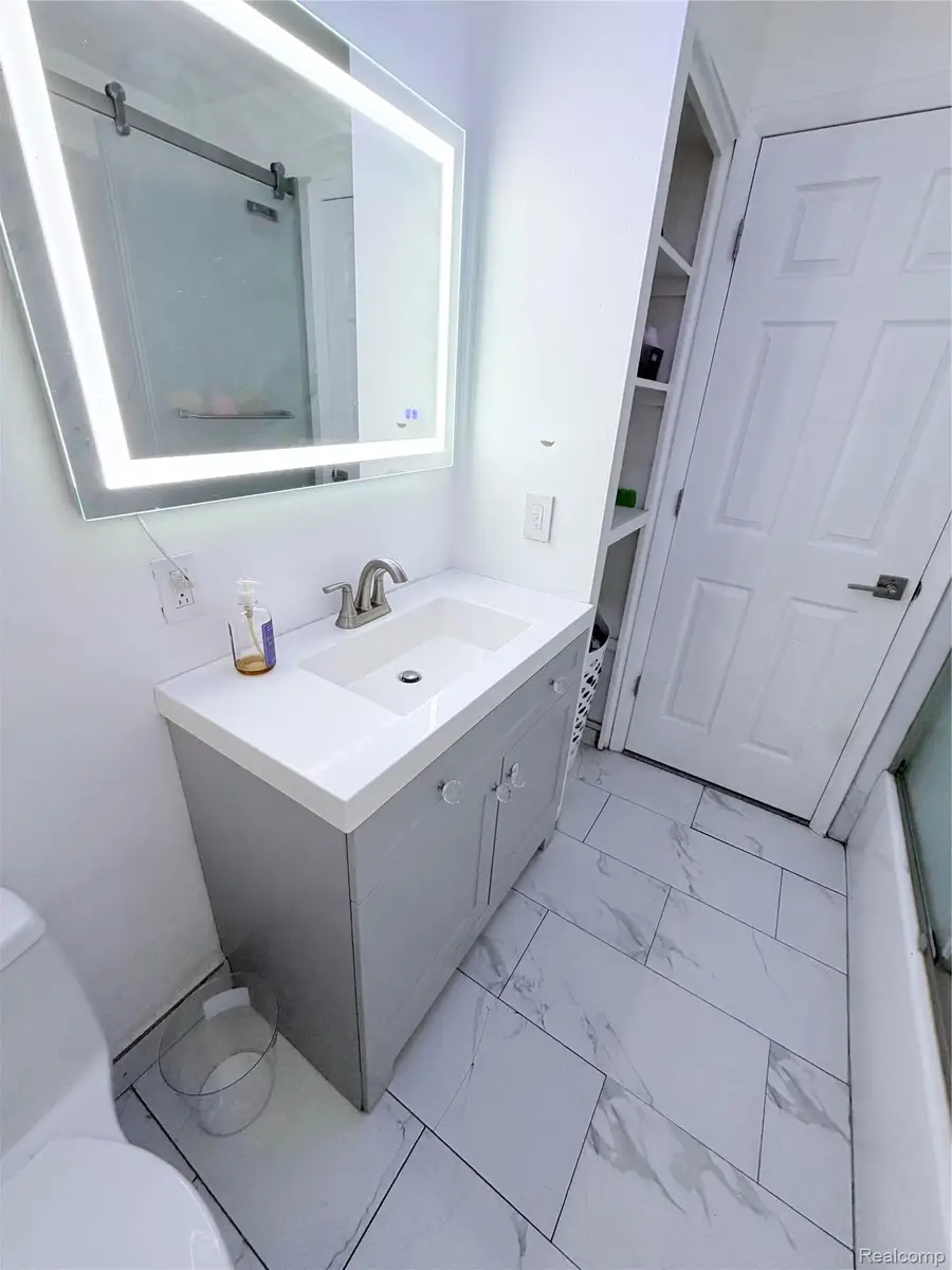 1414 N Vernon Avenue, Flint, MI 48506 - #3