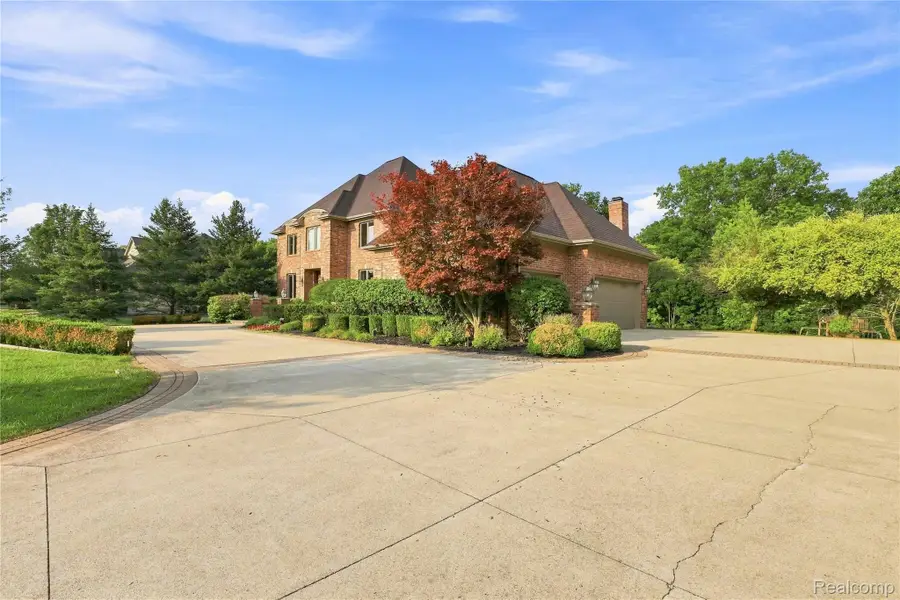 8263 Pine Hollow Trail, Grand Blanc, MI 48439 - #2