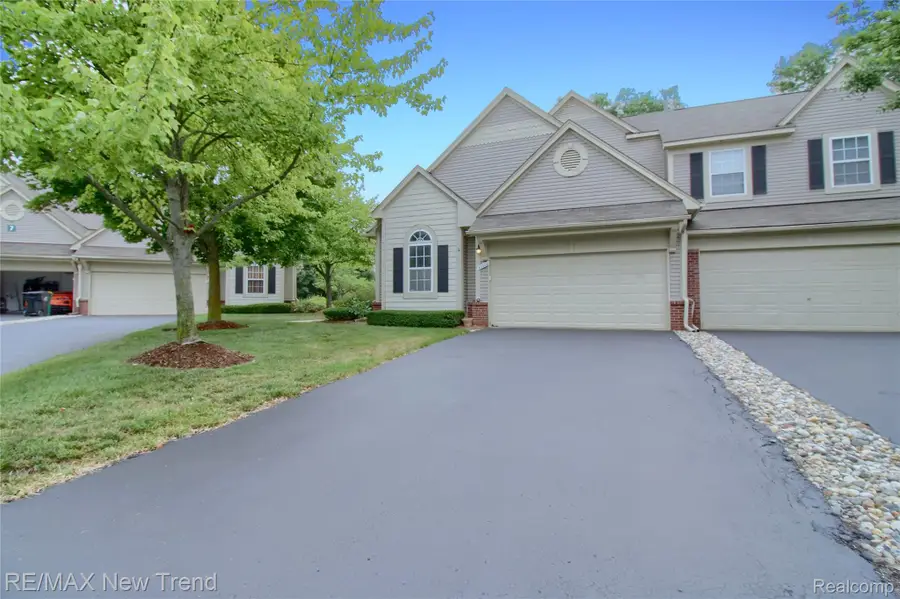 38222 Saratoga Circle, Farmington Hills, MI 48331 - #2
