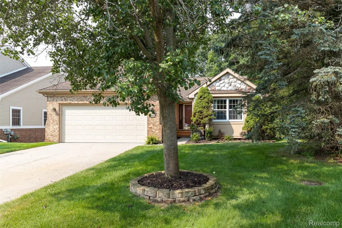 41654 Kenilworth Lane, Novi, MI 48377 - #1