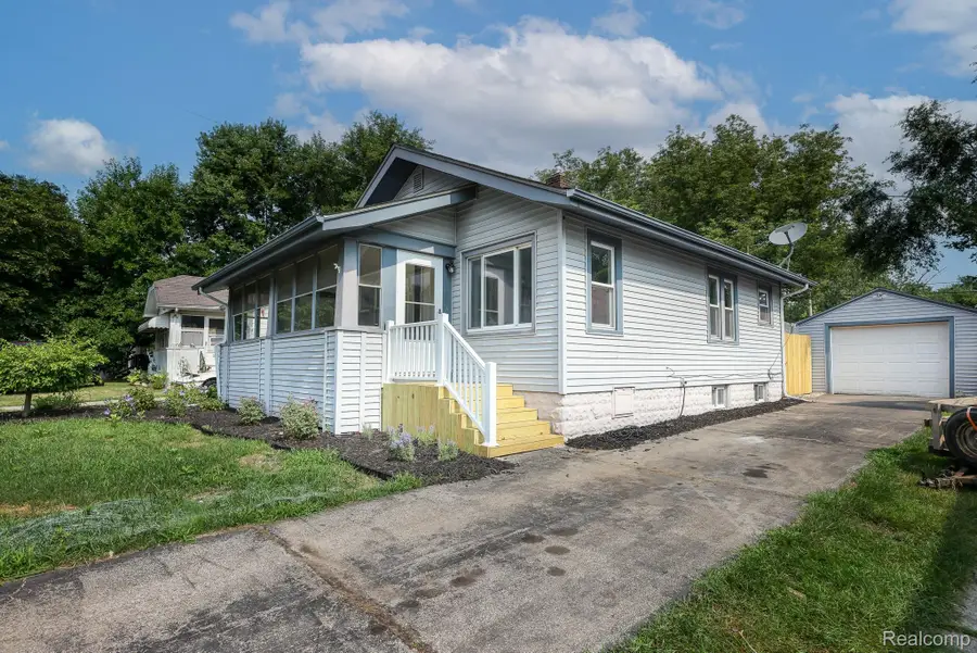 2002 Cartier Street Nw, Flint, MI 48504 - #3