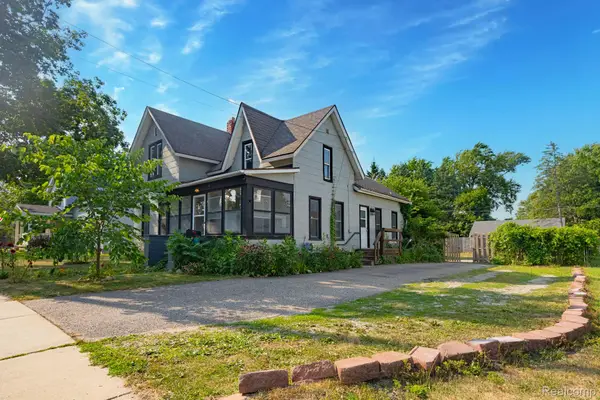 204 Oakland Street, Holly, MI 48442
