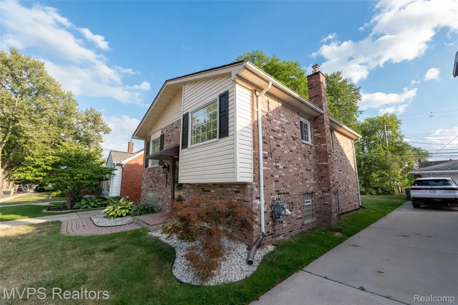 22708 Alger Street, Saint Clair Shores, MI 48080 - #3
